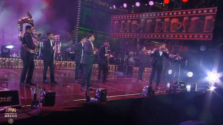 La Banda MS durante su presentación en la fiesta del Grito de Independencia en el Zócalo de la Ciudad de México.