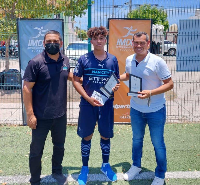 $!Reconocen a lo mejor del Torneo de Futbol Siete Juvenil de Mazatlán