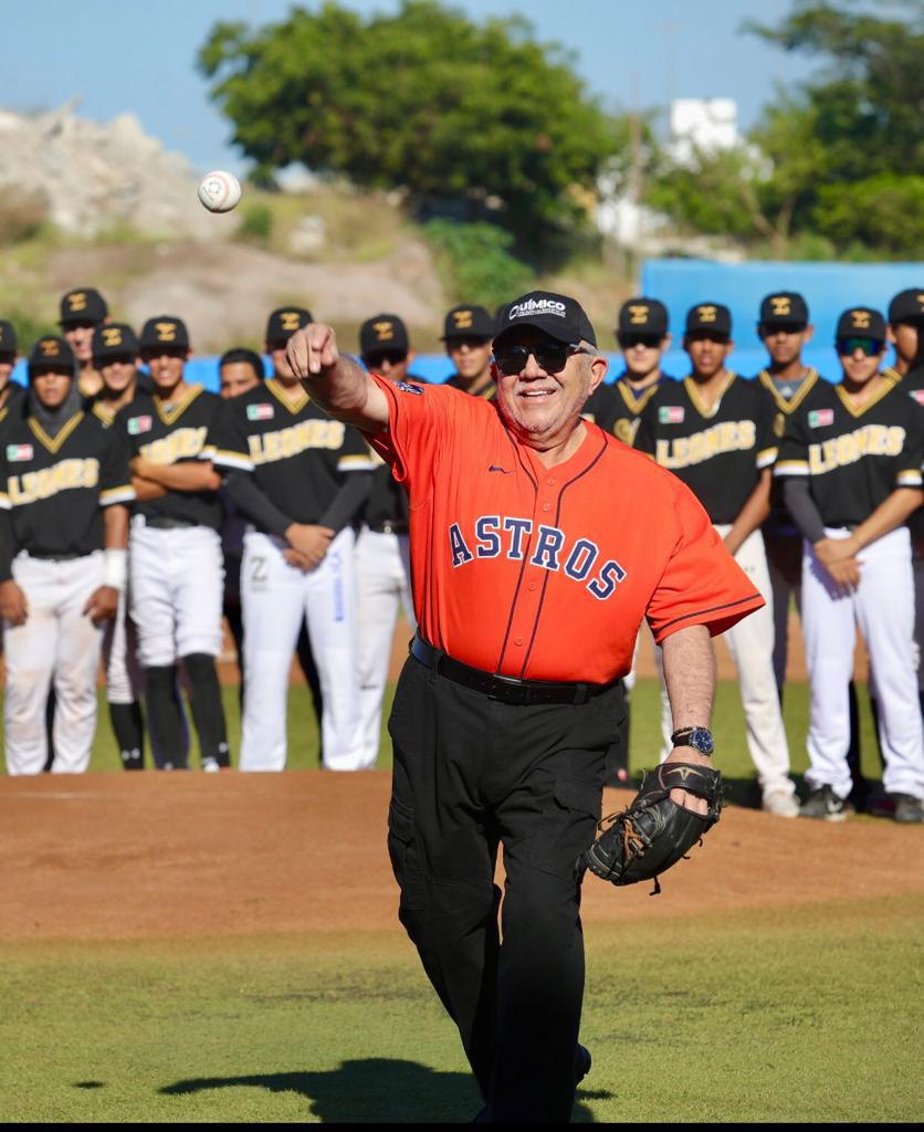 $!‘El Químico’ destaca talento en Mazatlán para el beisbol