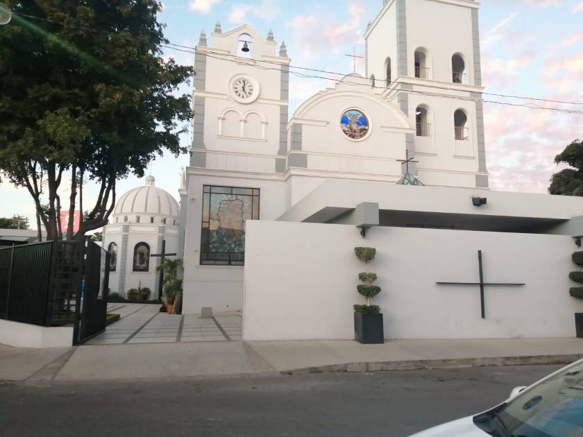 Arrestan a tres personas en la iglesia del 'Padre Cuco', en Culiacán