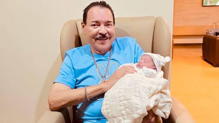Julio Preciado con su nieto Héctor Lorenzo.
