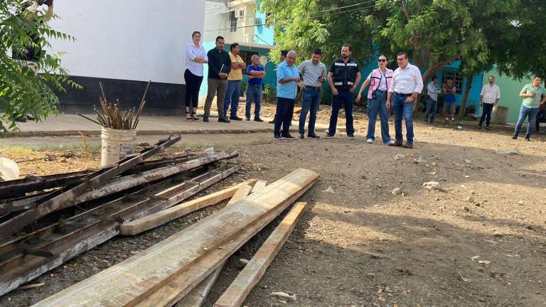 Autoridades del Ayuntamiento de Mazatlán recorrieron las obras de reparación en el Alarcón.