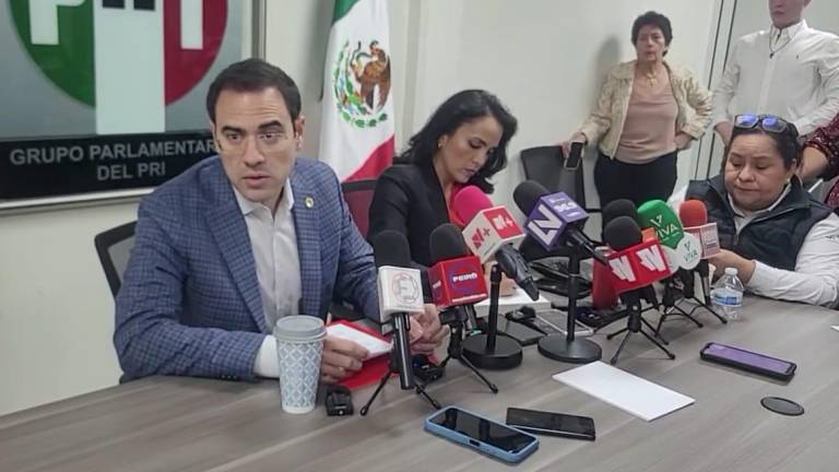 Conferencia de prensa de los diputados del PRI en el Congreso del Estado.