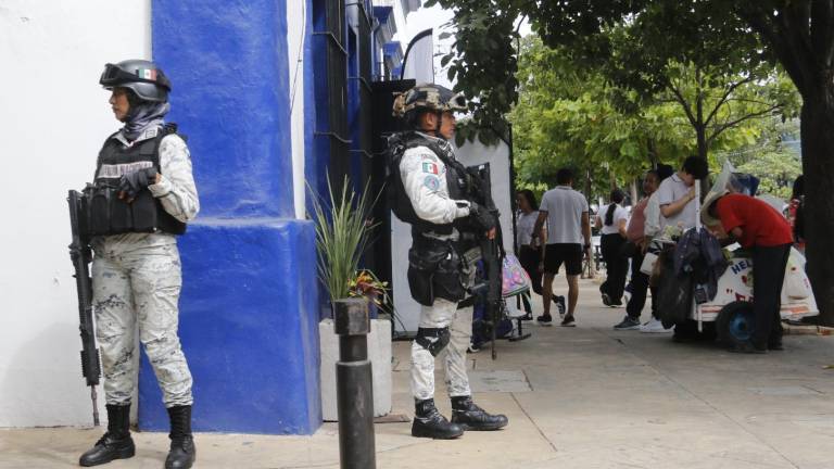 Patrulla y vigila la Guardia Nacional en zona Centro y escuelas en Culiacán