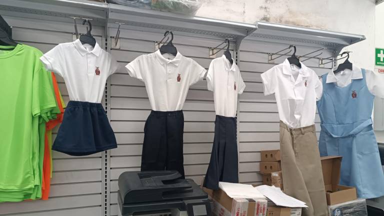 Los comercios están listos para iniciar la entrega de uniformes en Mazatlán.