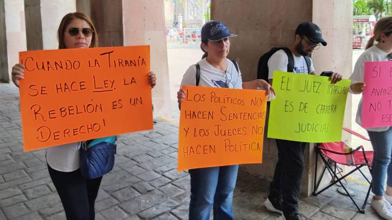 Juzgado de Distrito en Materia Mercantil en Mazatlán se manifiesta contra Reforma Judicial frente a Palacio