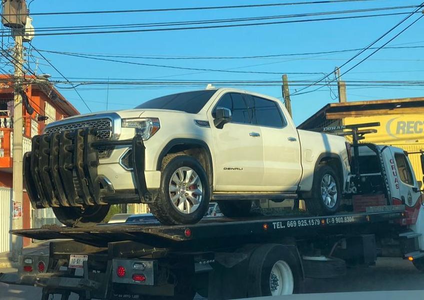 $!Decomisan vehículos blindados de taller asegurado tras un asesinato en Mazatlán