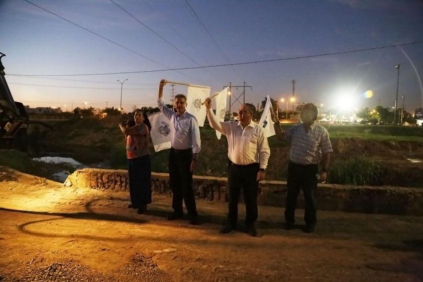 $!El entonces Alcalde Carlos Felton da el banderazo para el rescate del primer tramo de la Avenida del Sol, en 2014.