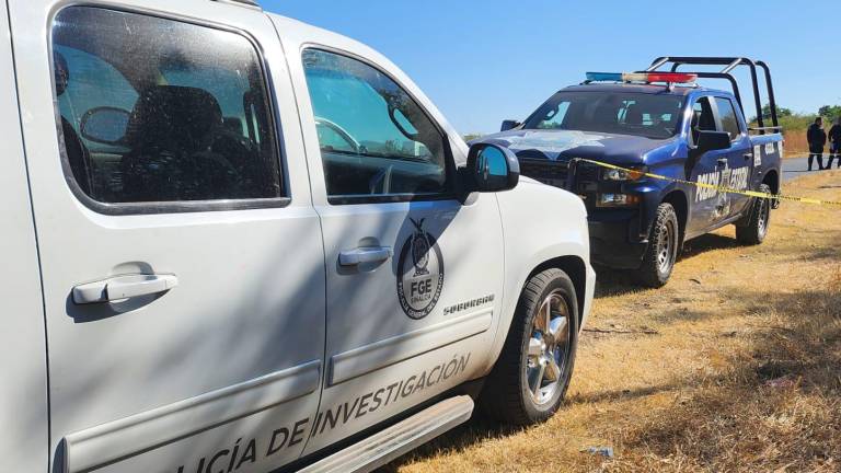 Localizan dos asesinados a un costado de la carretera a Sanalona, en Culiacán