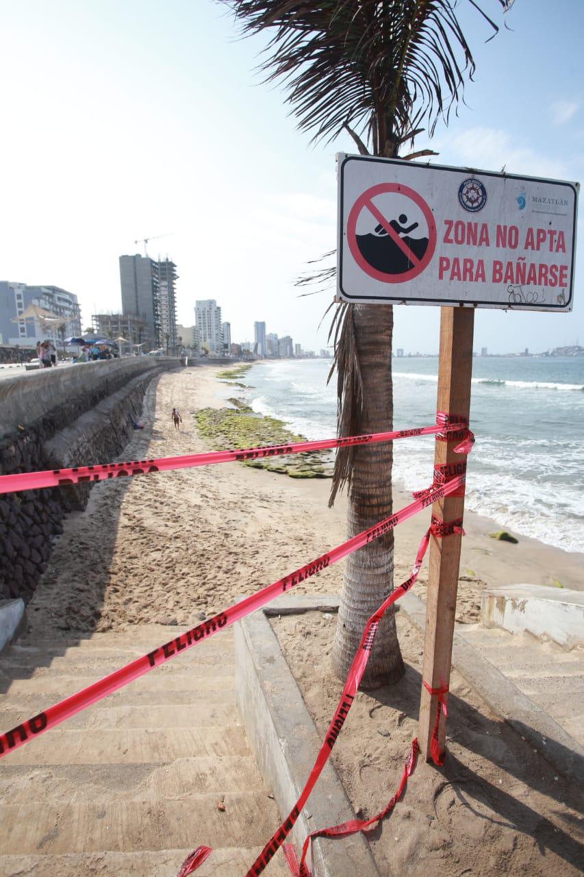 $!Mantienen cierre de tres zonas de playa en Mazatlán