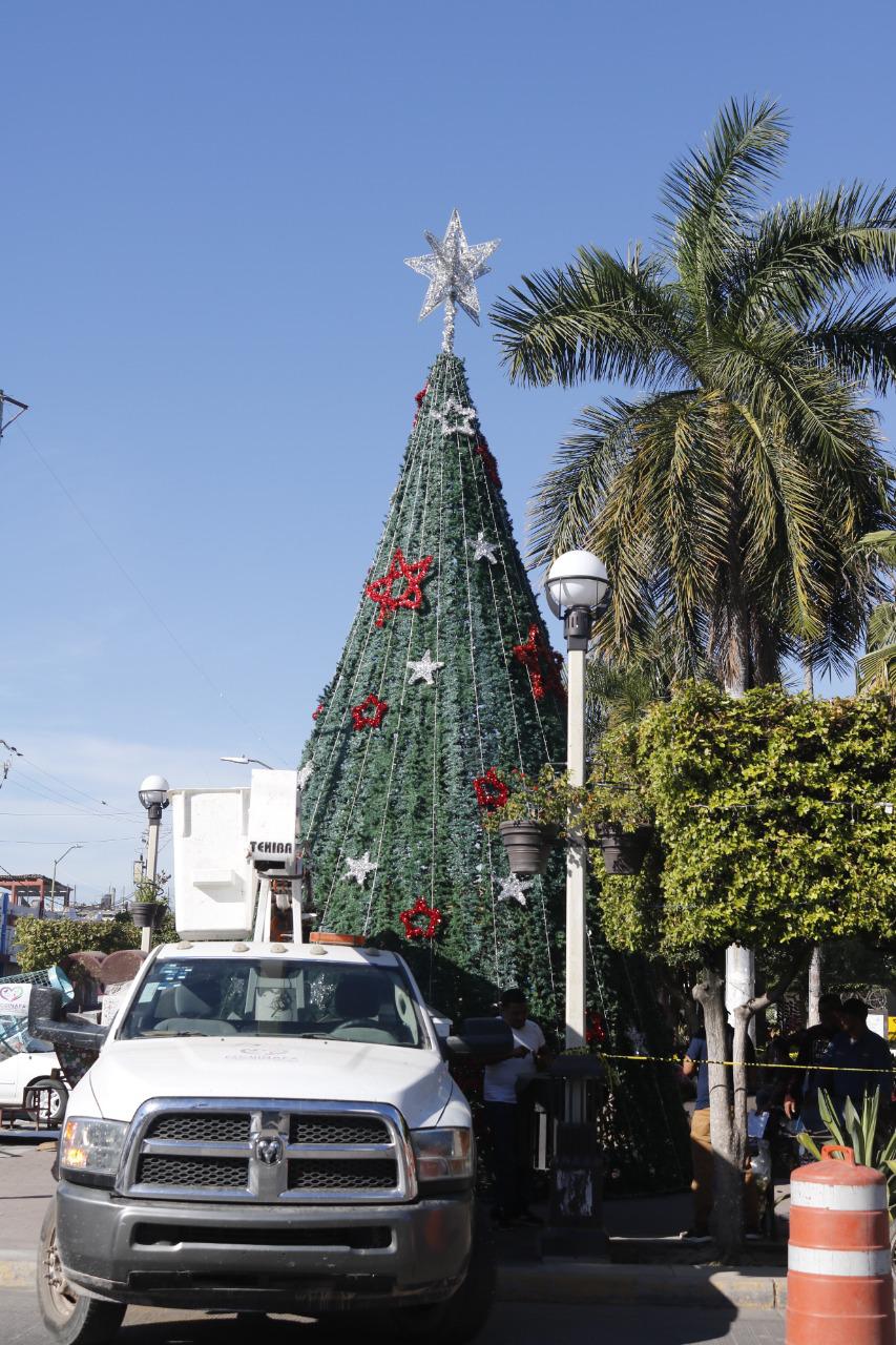 $!Invitan al encendido de luces del arbolito navideño en Escuinapa