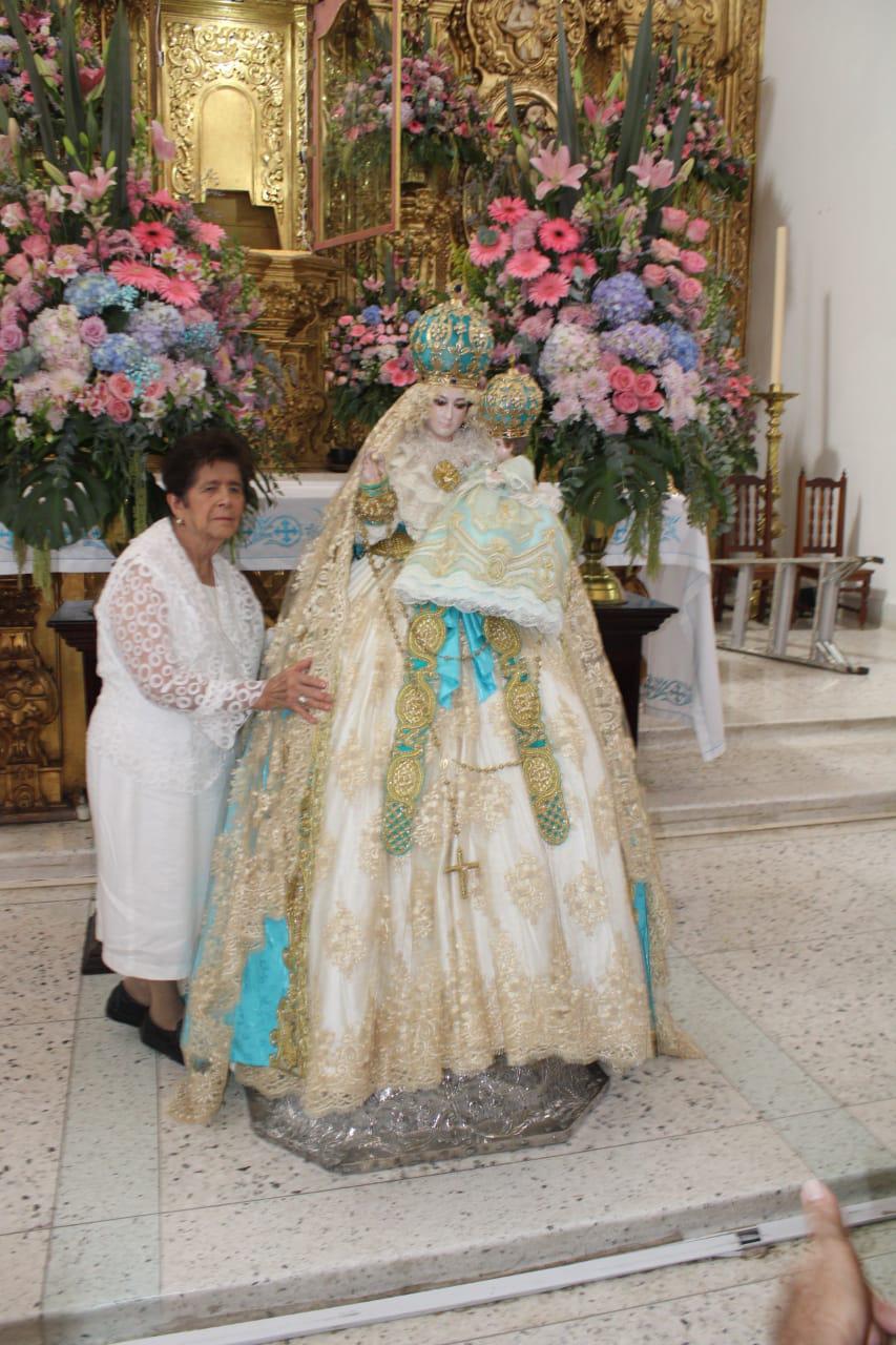 $!Familia cumple promesa y convierte en ofrenda de gratitud a la Virgen del Rosario