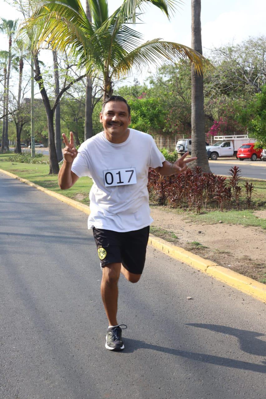 $!Festejan comunicadores Día de la Libertad de Expresión haciendo deporte