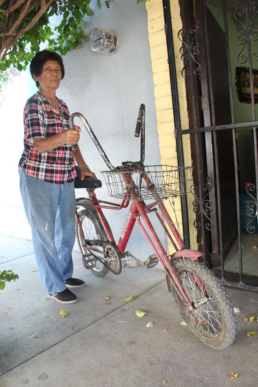 $!‘Son mis pies, en ella puedo andar por todos lados’, dice Emma, de 87 años