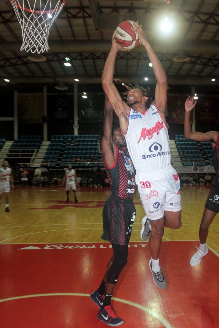 $!Venados Basketball se muestra efectivo y toma revancha ante Ostioneros