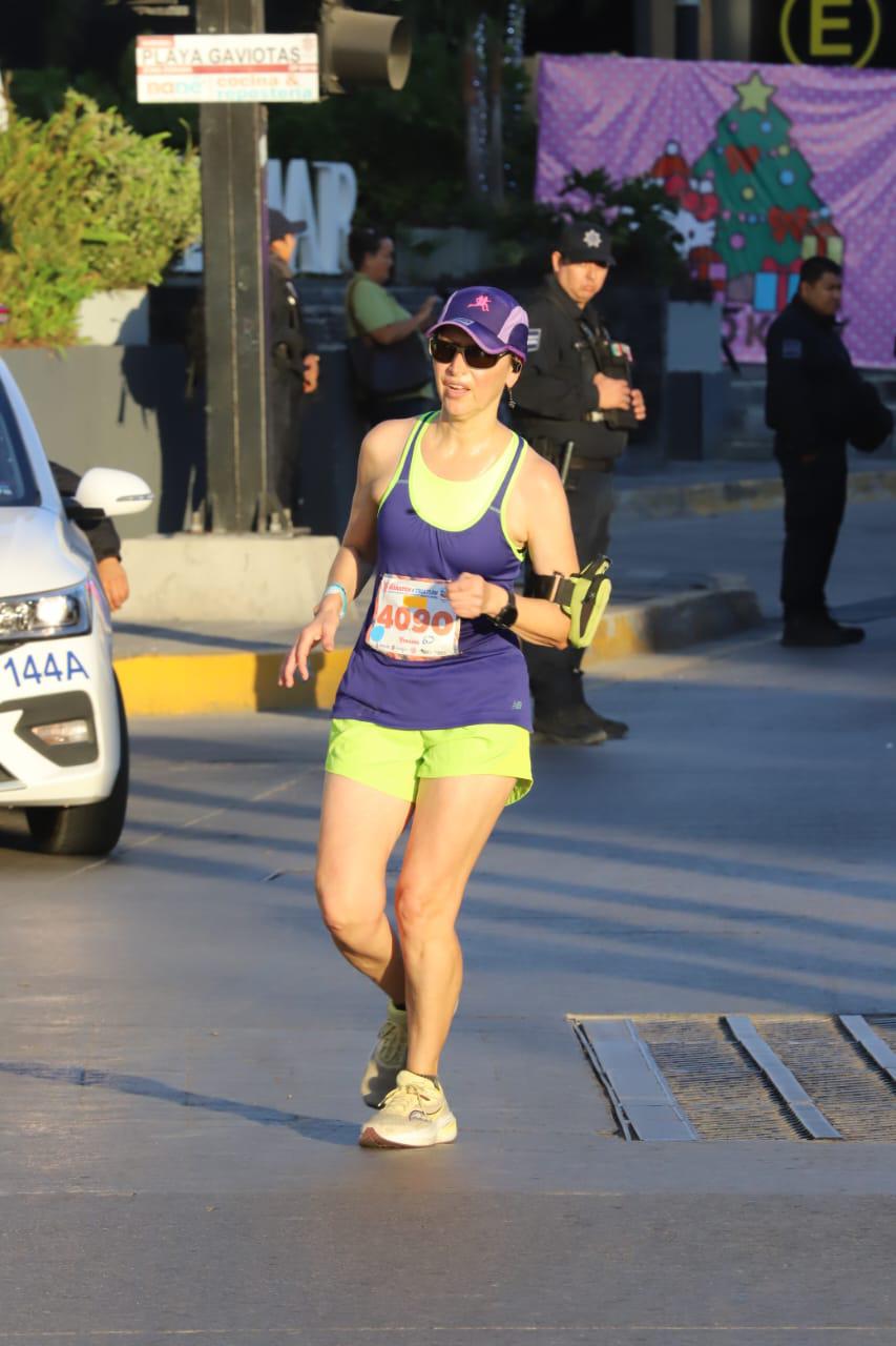 $!¡Orgullo mexiquense! Antonio Vara y Reyna Rivera dominan los 21K del Maratón Pacífico