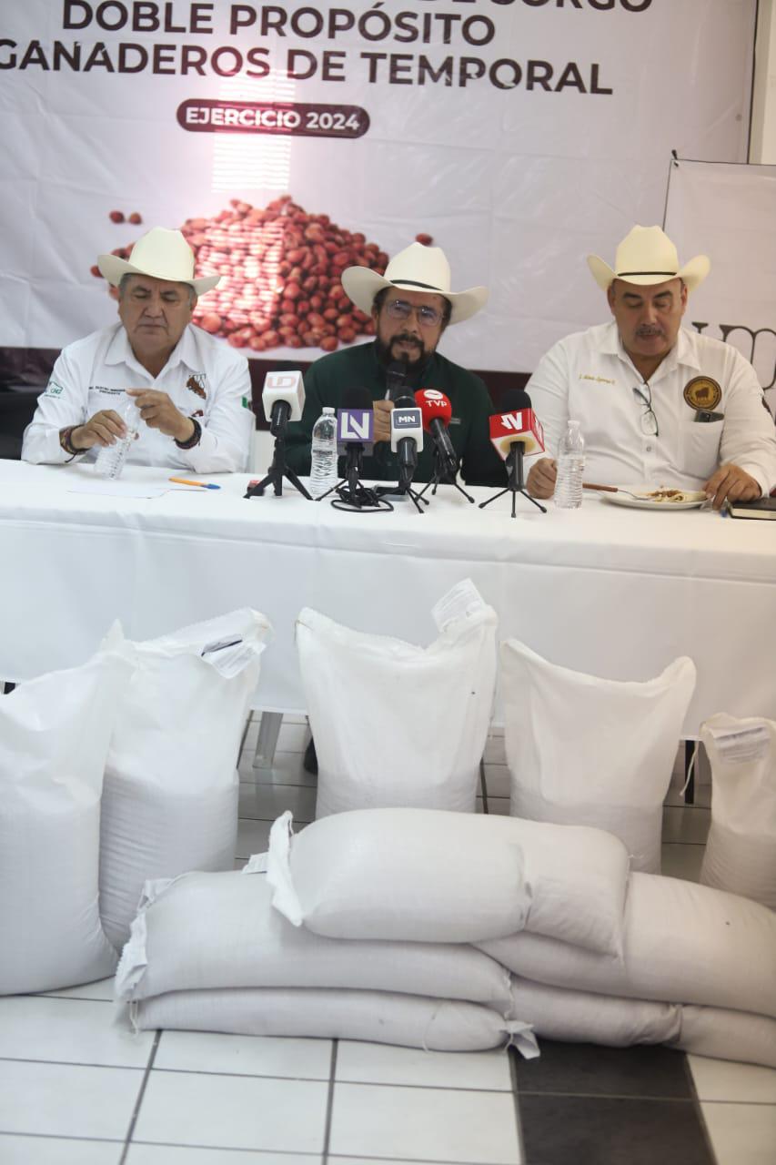 $!Entregan 53 mil bolsas de sorgo a ganaderos de Sinaloa; más de 700 son para ganaderos de Mazatlán