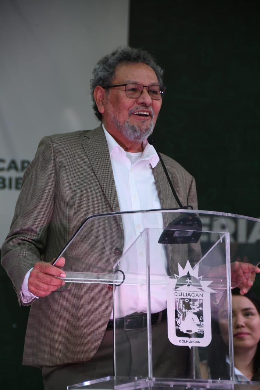 $!Elmer Mendoza inaugura la Feria Internacional del Libro en Culiacán