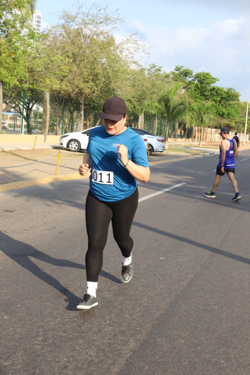 $!Festejan comunicadores Día de la Libertad de Expresión haciendo deporte