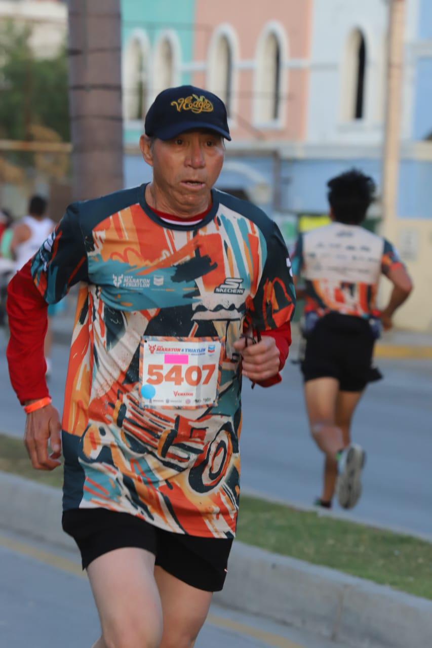 $!¡Orgullo mexiquense! Antonio Vara y Reyna Rivera dominan los 21K del Maratón Pacífico