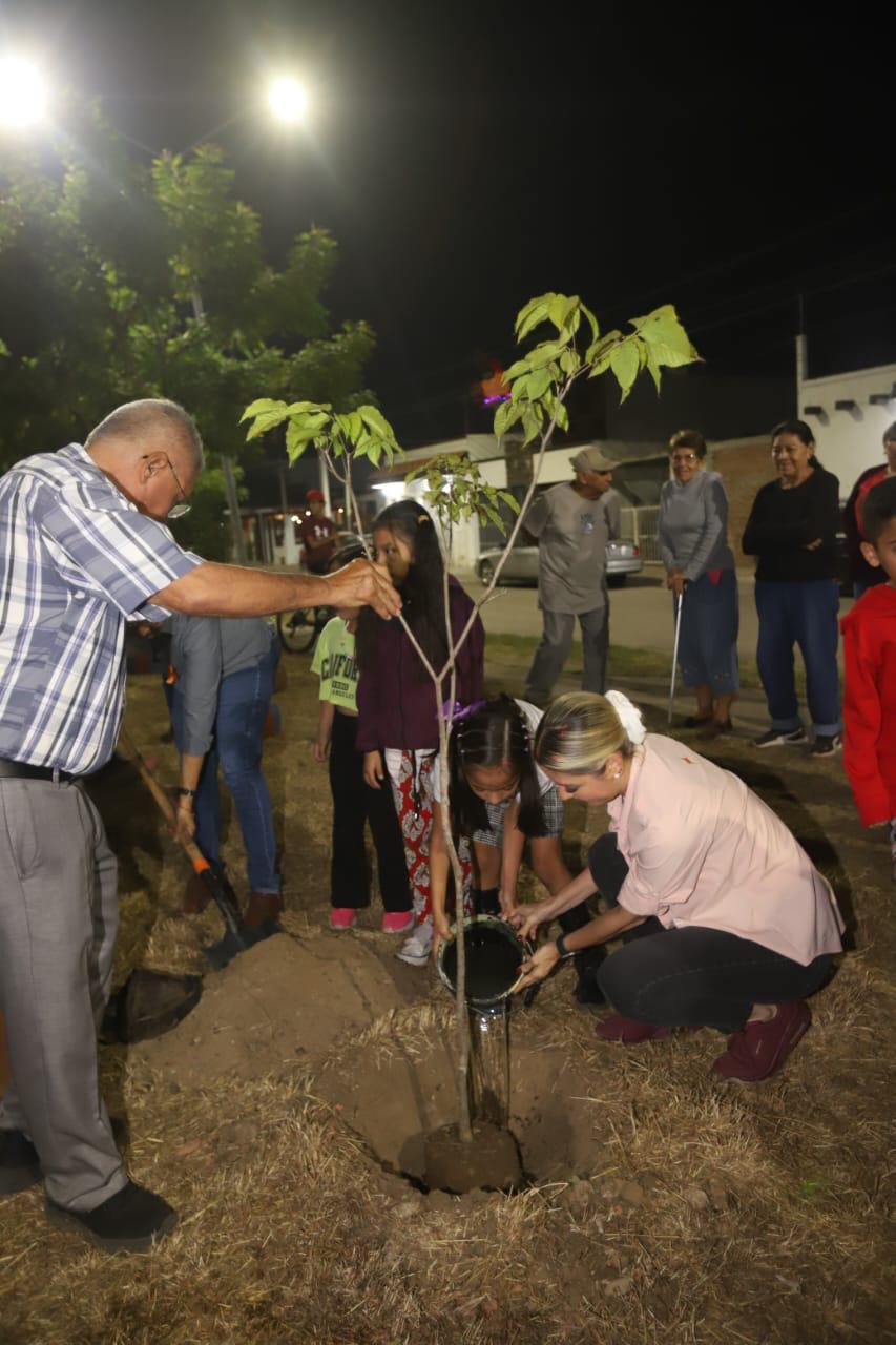 $!Inauguran en Villa Universidad, en Mazatlán, parque recreativo y alumbrado público