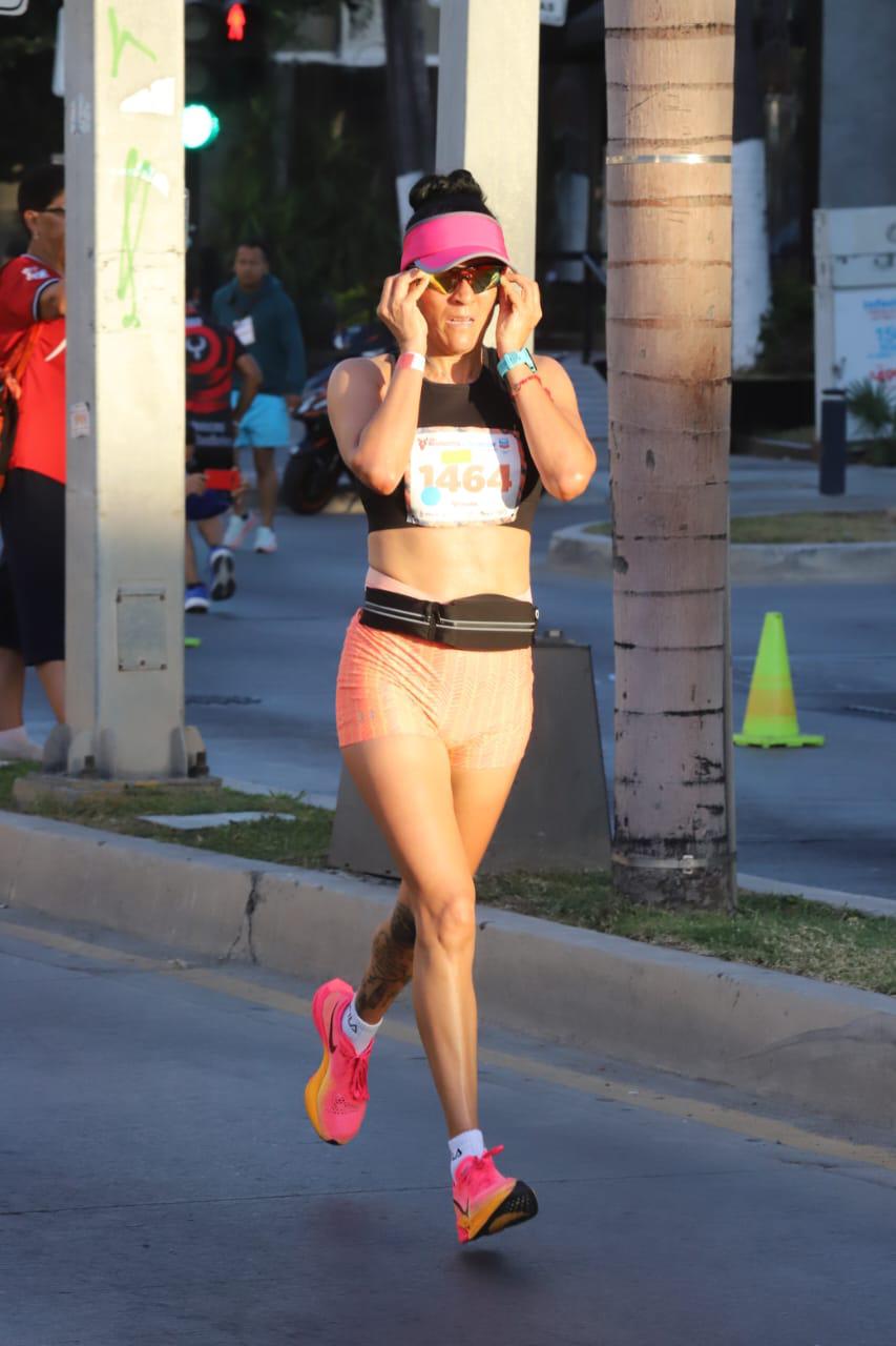 $!¡Orgullo mexiquense! Antonio Vara y Reyna Rivera dominan los 21K del Maratón Pacífico