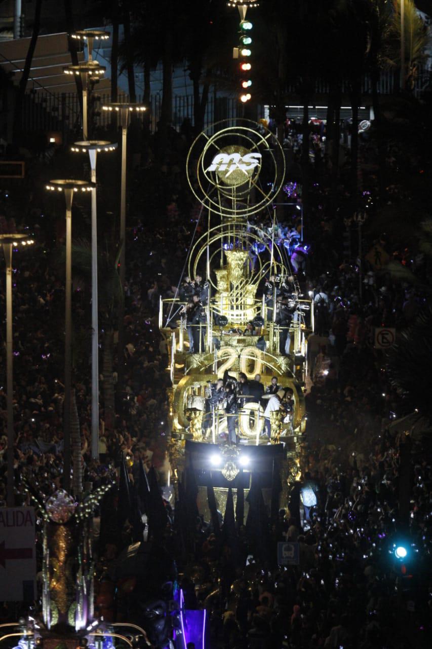 $!Brilla la Banda MS en el tradicional desfile del Carnaval de Mazatlán