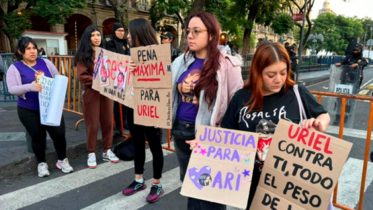 Las y los convocantes se dieron cita en Palacio Nacional y partieron a la Suprema Corte de Justicia de la Nación.