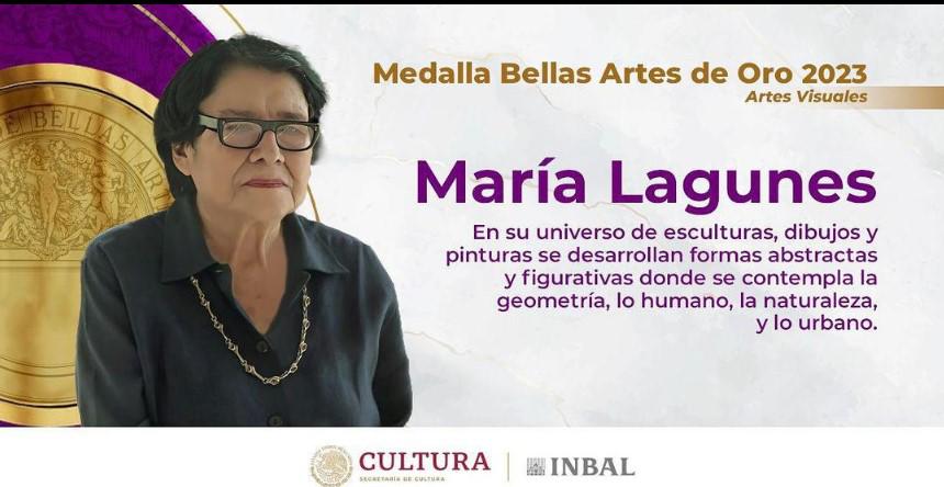 $!Luego de recibir un diploma y la Medalla de Oro de Bellas Artes, la escultora mexicana, de 102 años de edad, en voz de su hija Silvia Lagunes, expresó sentirse honrada.