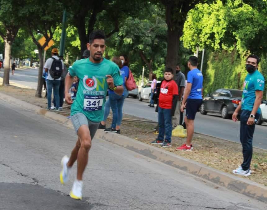 $!Cornelio Alarcón y Mirna Reynaga ganan pedestre Proeduca Sinaloa Corro con Causa