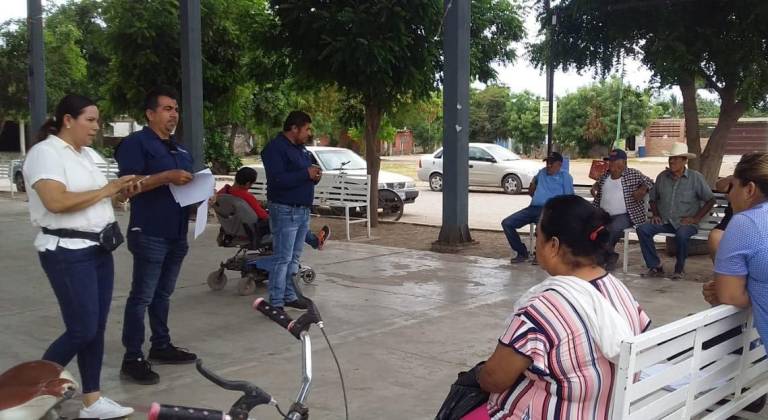 Visita de funcionarios del Ayuntamiento de Elota a la comunidad de Potrerillo del Norote, a finales de junio.