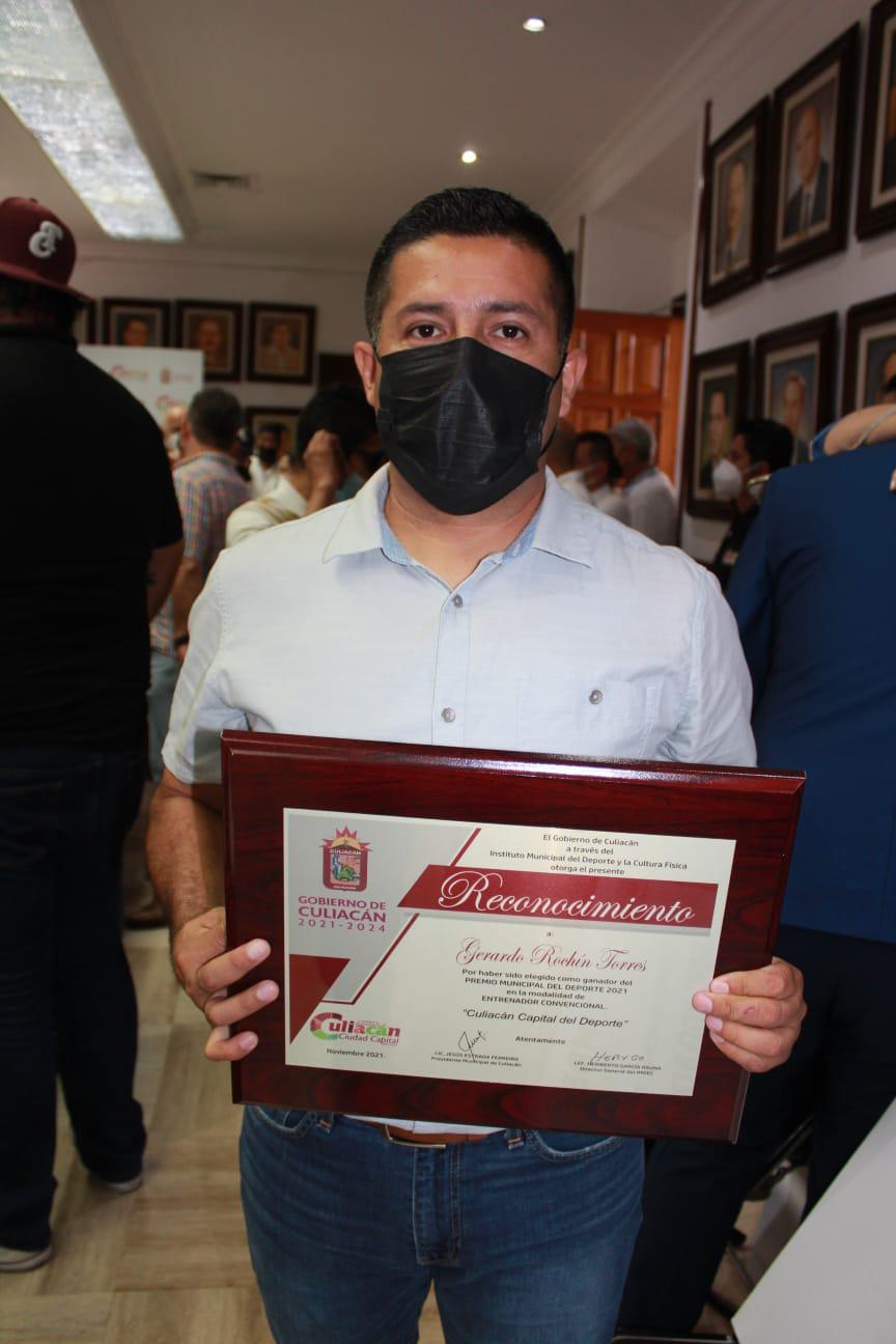 $!Jorge Adán y Suisei Koyama reciben el Premio Municipal del Deporte, en Culiacán