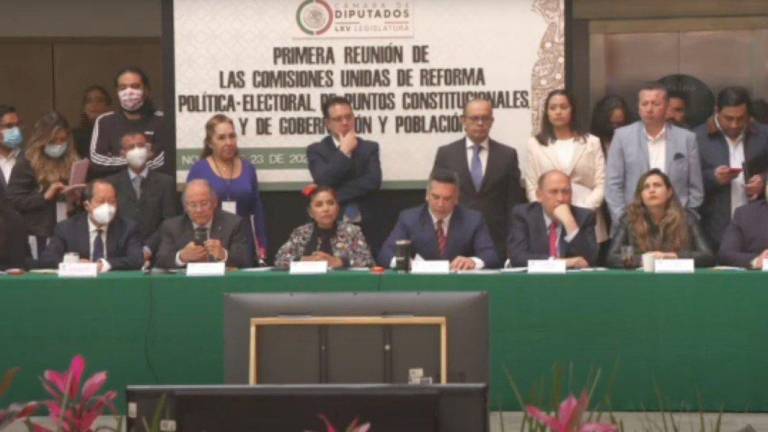 Diputados de Morena y sus aliados presentaron el dictamen de la reforma electoral que mantiene casi íntegra la propuesta presentada por el Presidente Andrés Manuel López Obrador.