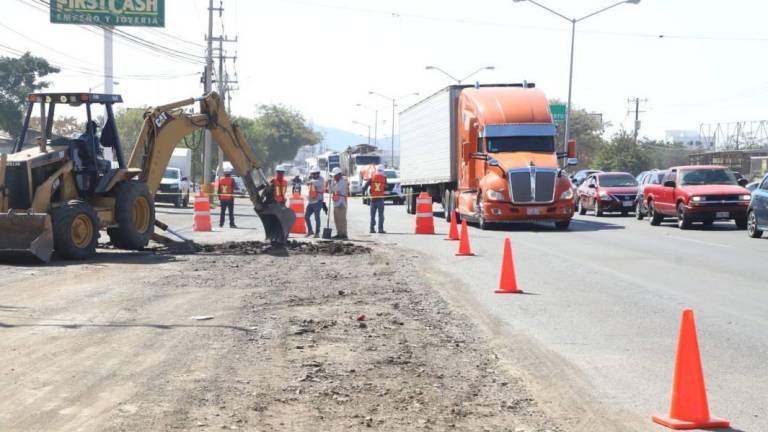 La construcción del puente vehicular a desnivel en el Libramiento Luis Donaldo Colosio Murrieta y la avenida Múnich continúa en proceso.