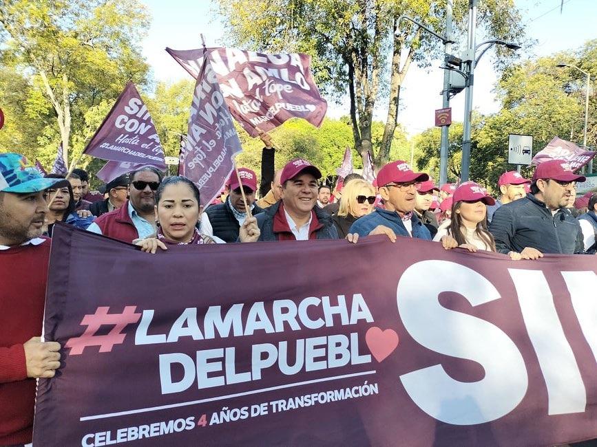 $!Alcalde de Mazatlán, otro de los presentes en la marcha de AMLO