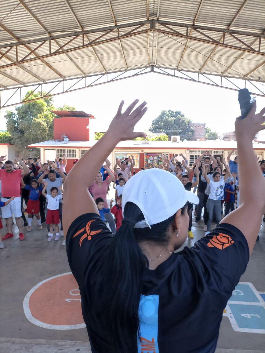 $!Ponen en acción a cientos de niños en Primaria Nezahualcóyotl