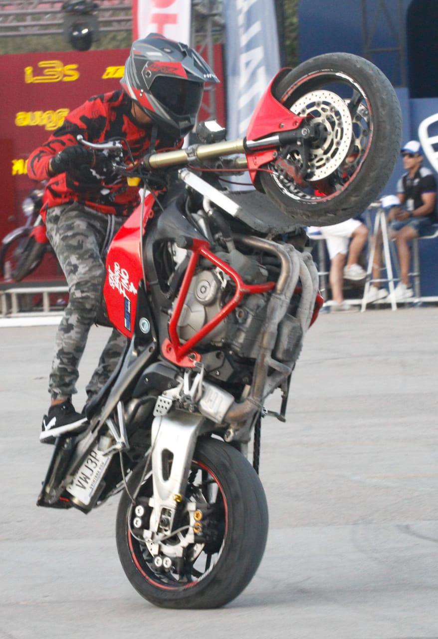 $!Exhiben pilotos acrobacias en Copa Mazatlán Stunt Riders