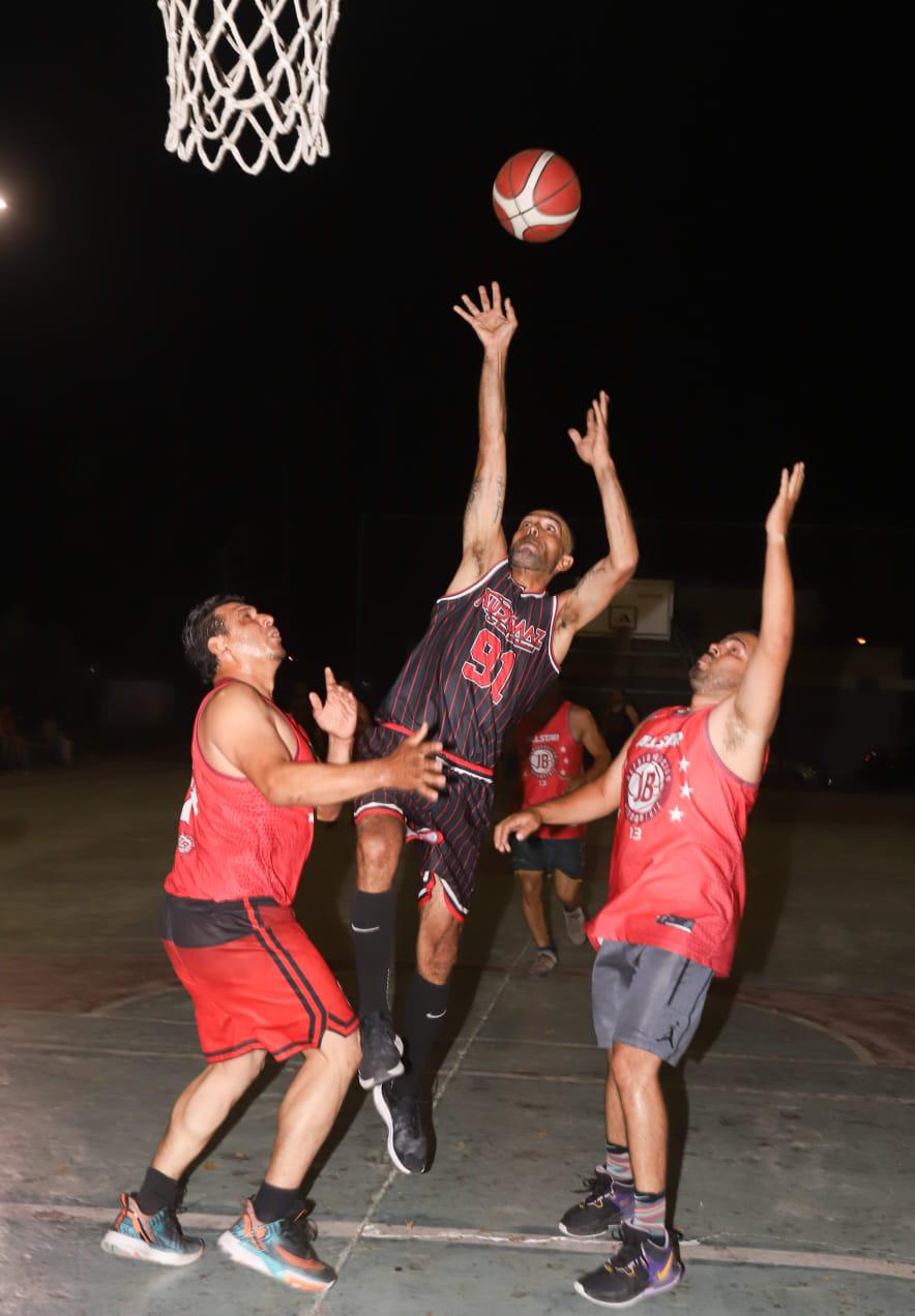 $!Manijas Team sale avante de compromiso en Baloncesto Veteranos