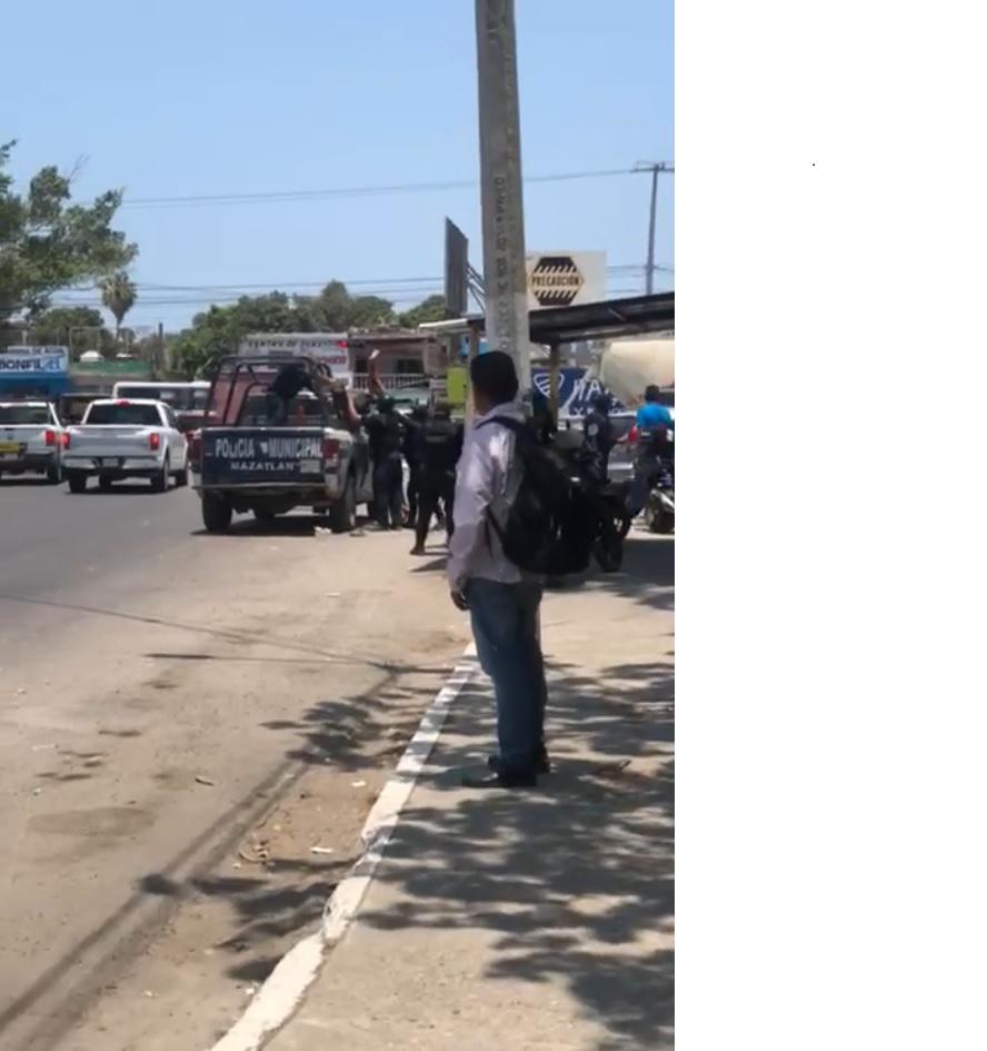 $!Exceden policías de Mazatlán uso de la fuerza al realizar detenciones