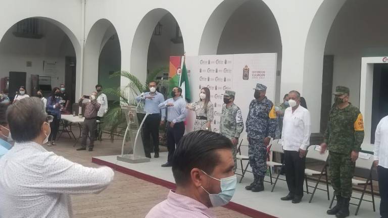 La ceremonia se realizó en el patio central del Palacio Municipal, la mañana de este martes.