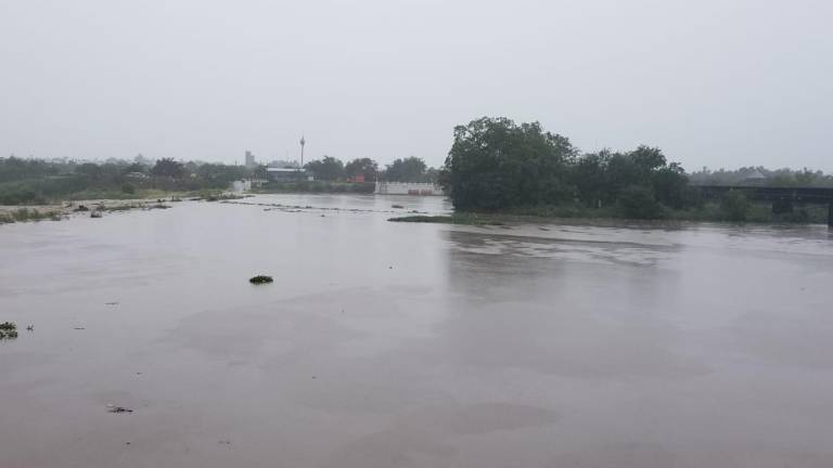 Nora dejó en Sinaloa dos puentes colapsados, carreteras cerradas, un socavón y los aeropuertos de Culiacán y Mazatlán cerrados