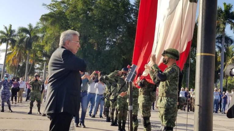 Izamiento de bandera en conmemoración a la Batalla de Puebla.