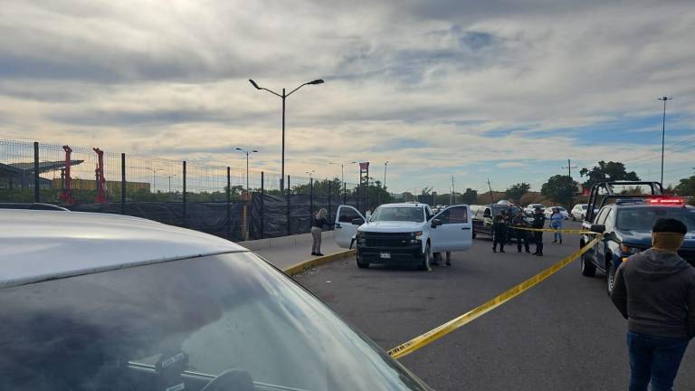 La camioneta fue hallada frente a la plaza Explanada sobre el bulevar Jesús Kumate.