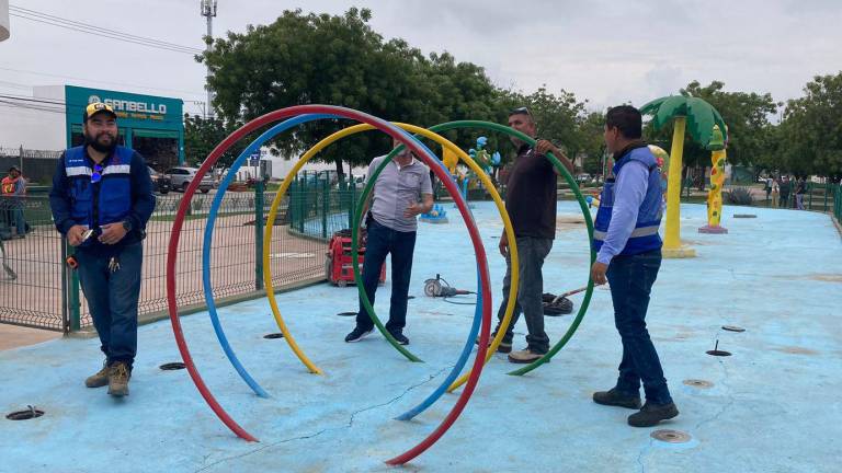 Recorrido de supervisión de los trabajos en Oasis del Parque Lineal, frente a la colonia Jaripillo, de Mazatlán.