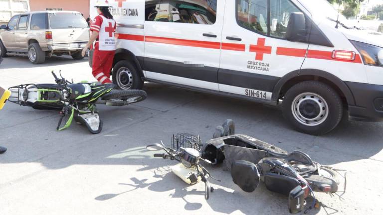 Choque entre scooter y motocicleta deja 3 lesionados en Mazatlán