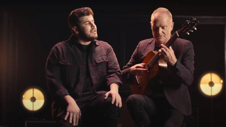 El cantante sinaloense continúa su ascenso en la música grabando junto a grandes cantantes, esta vez al lado de Sting.