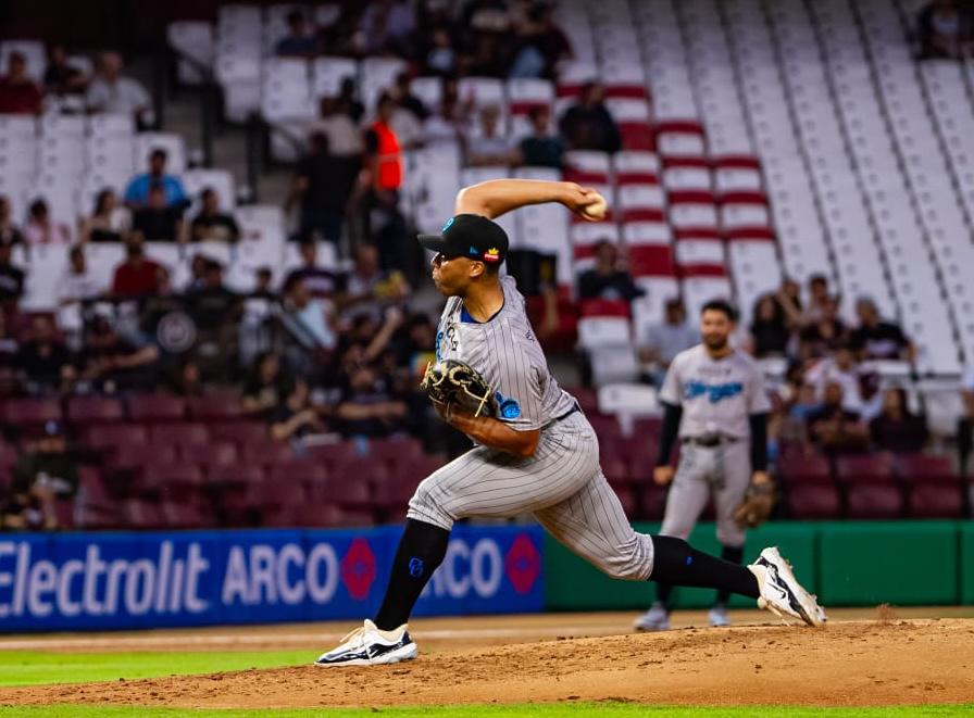 $!Grand slam de ‘CabaJoey’ Meneses asegura octava serie para Tomateros