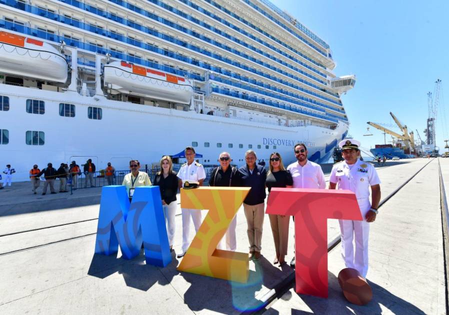 Mazatlán the Discovery Princess cruise ship for the first time