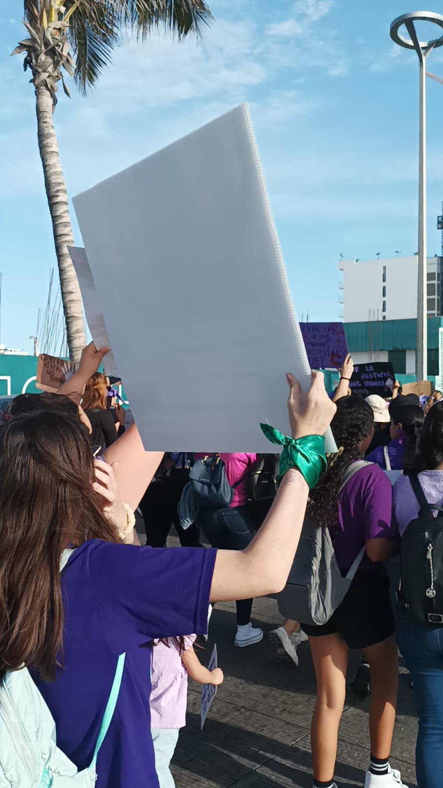 $!‘Mujer escucha, esta es tu lucha’; inicia la Marcha 8M por el malecón de Mazatlán