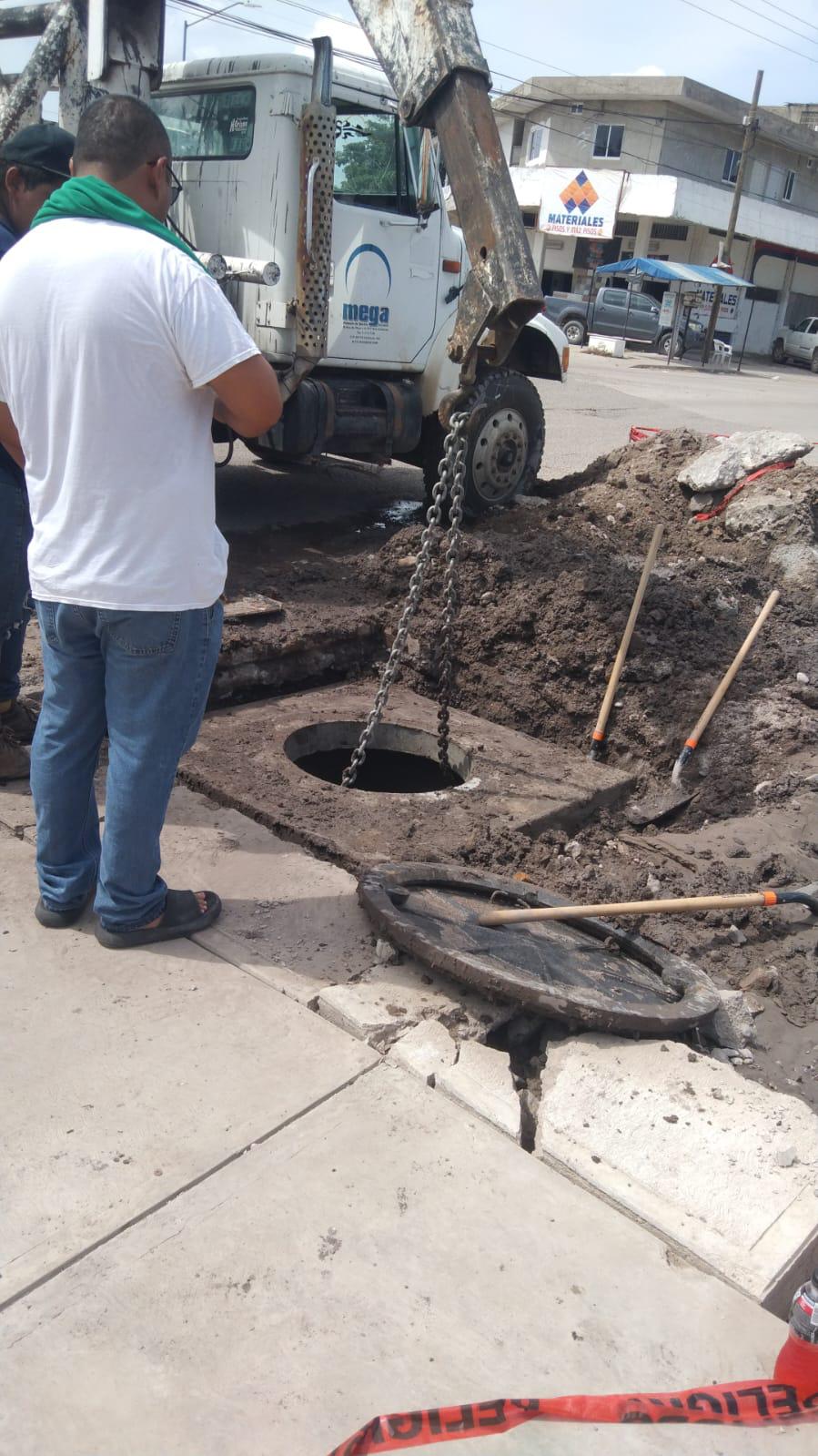 $!Construcción rompe tubería y deja sin agua a escuinapenses